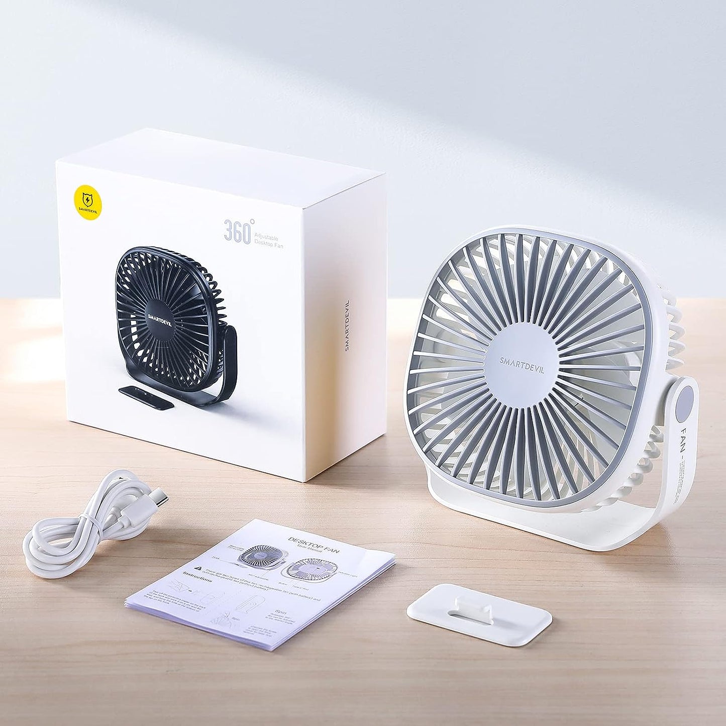 SmartDevil Pequeño ventilador de escritorio recargable, 3 velocidades, 2000 mAh, portátil, funciona con pilas, ventilador de escritorio con gancho pegable, ventilador de mesa silencioso con ajuste dual de 360°, para oficina en casa al aire libre (blanco)